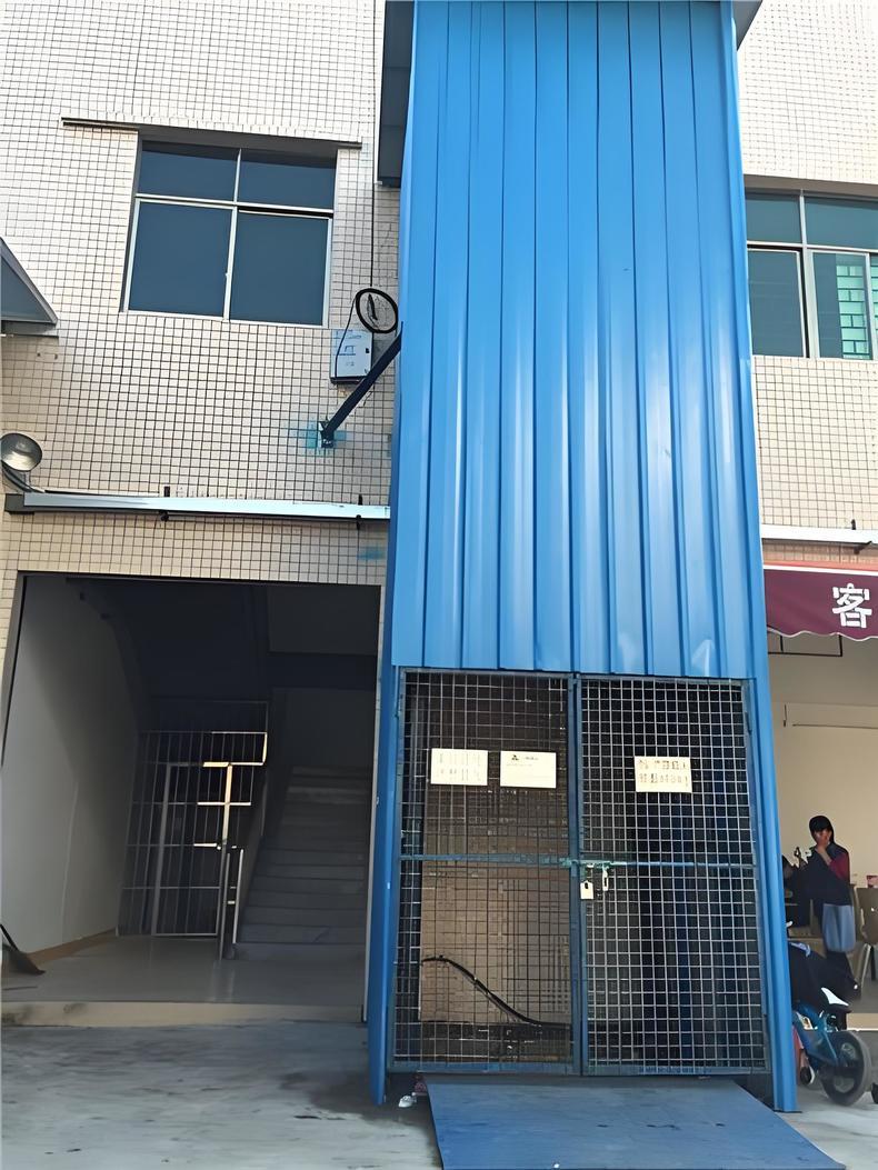 彩钢瓦外封升降货梯
